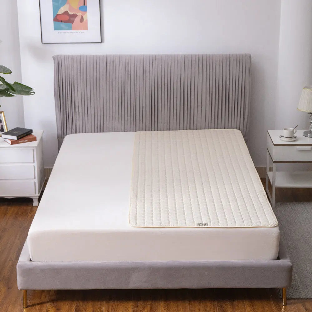 Earthing mattress cover